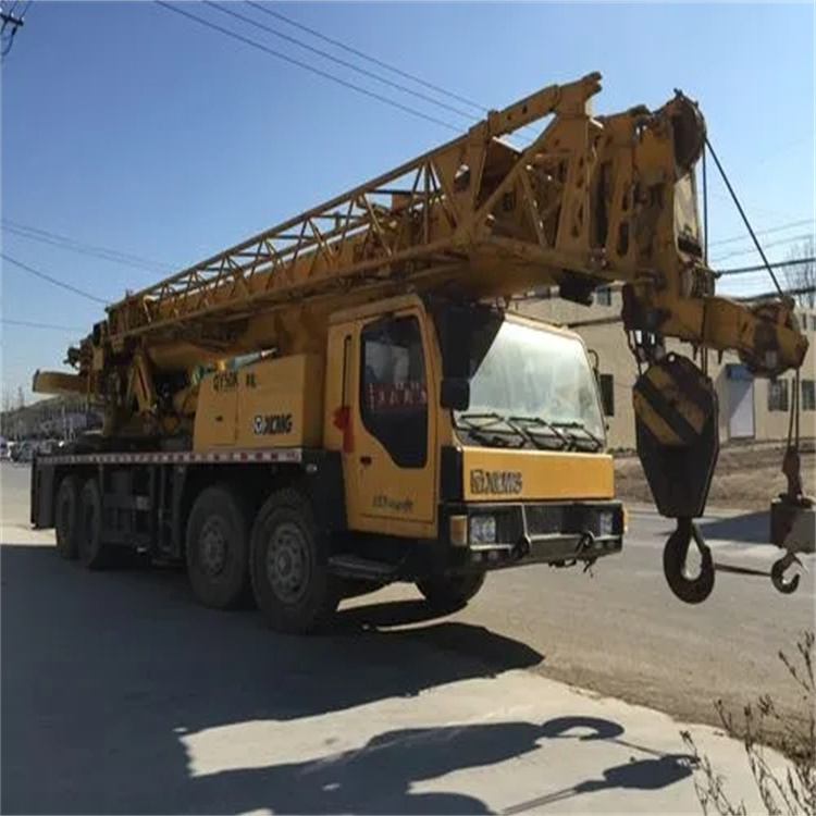 吴川吊车怎么吊装挖掘机